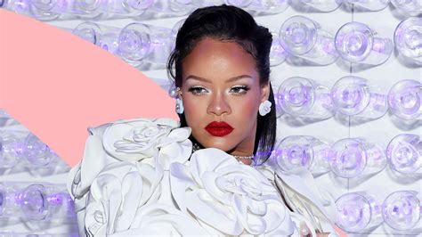 rihanna nude pregnant|Rihanna shares stunning photos from nude maternity shoot